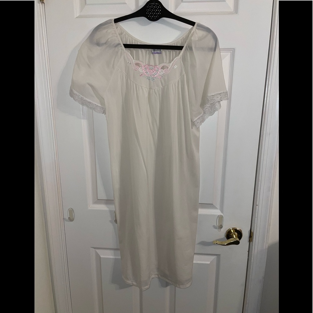 Womens white Long nightgown with lace sleeves, embroidered front embellishment